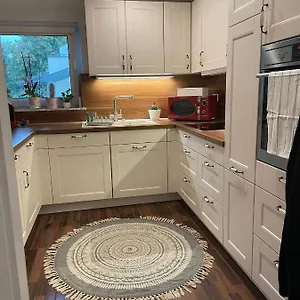 Apartment 120qm - 5 - 2 Bathrooms - Kitchen- Free Parking - Fast Wifi - Yiha